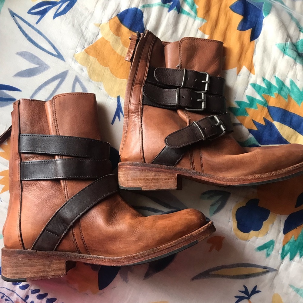Free people euc leather boots buckle 37.5 heeled 7.5